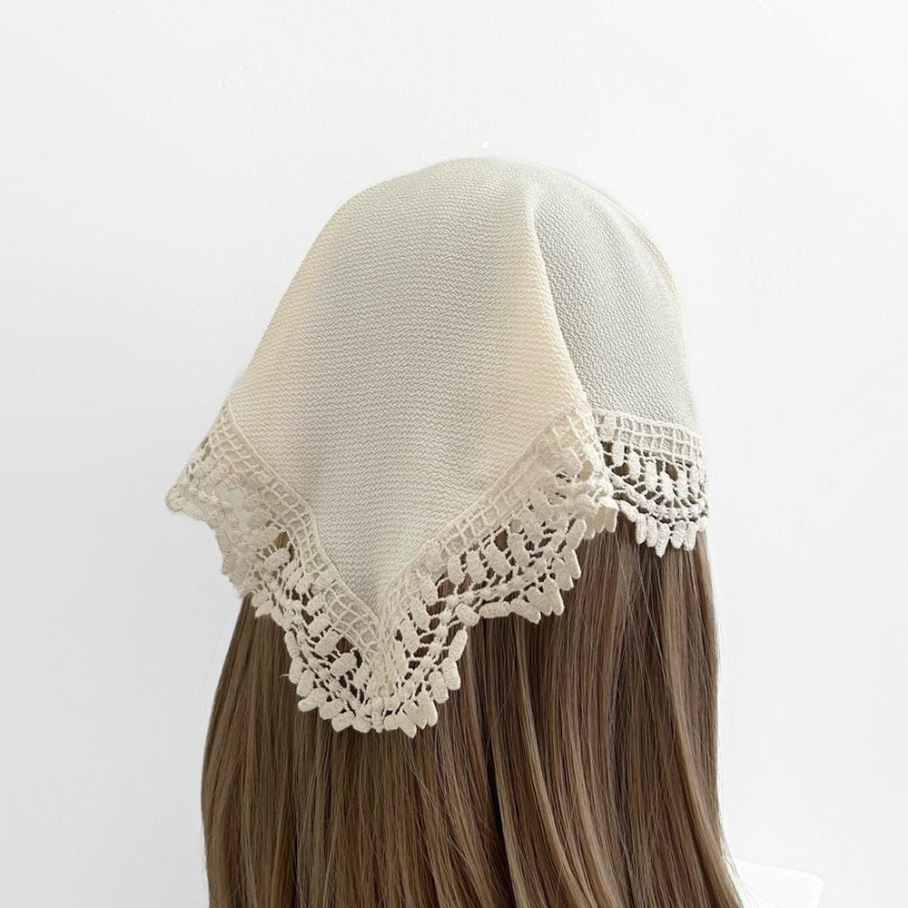 Elegant Cream Lace Headscarf